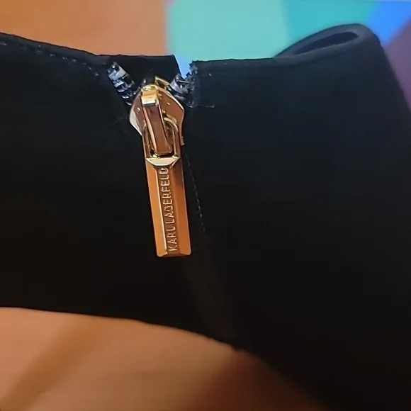 KARL LAGERFELD PARIS Black Suede Leather Mishka Ankle Boot Size 10 - Picture 2 of 6